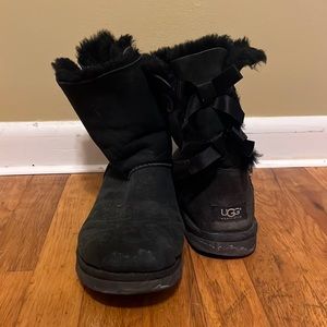 COPY - Black Bailey Bow UGGs Used size 9
